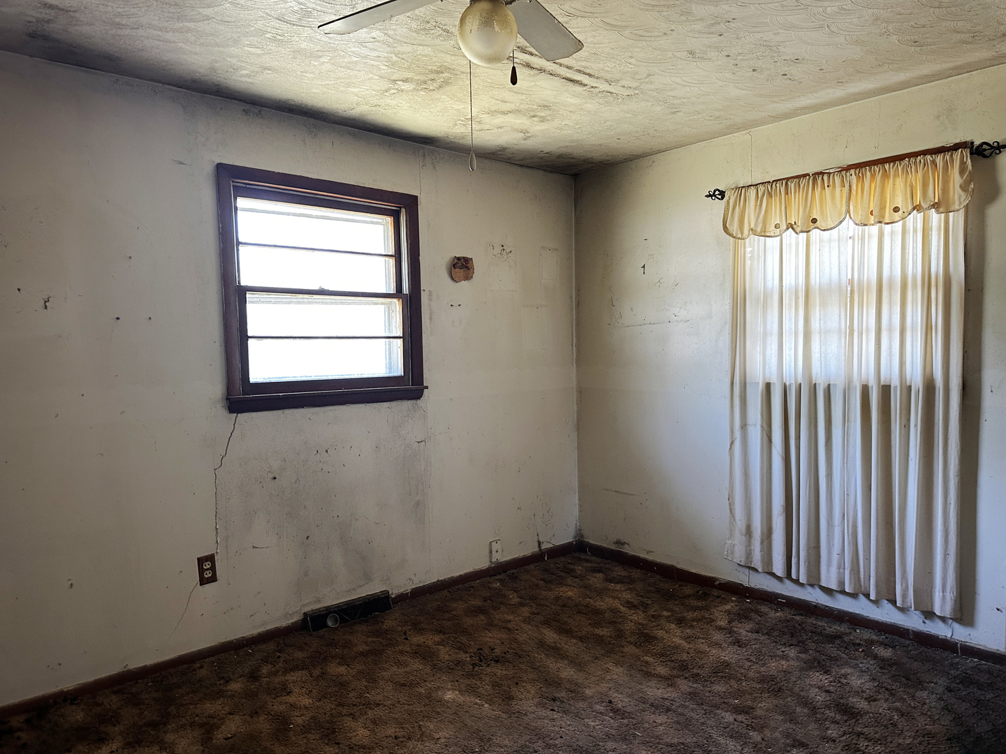402 E Logan Street Property Photo 16