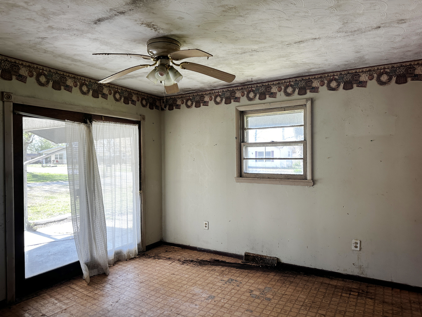 402 E Logan Street Property Photo 18