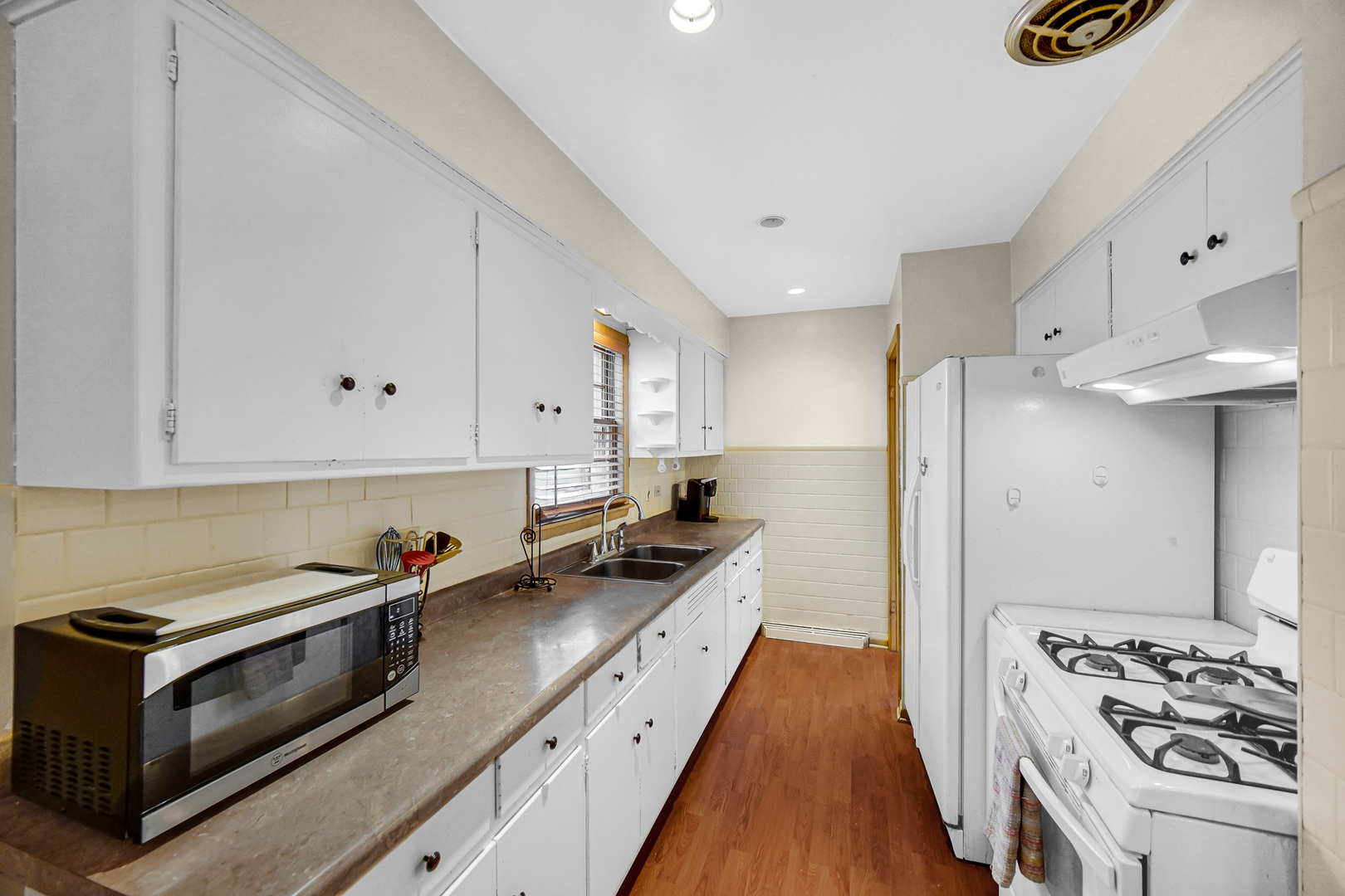 16404 Betty Lane Property Photo 6