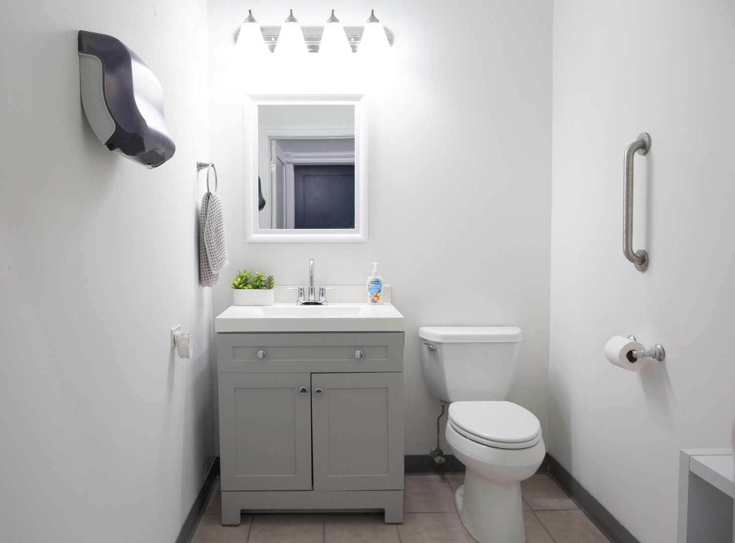 2358 N Damen Avenue Property Photo 12