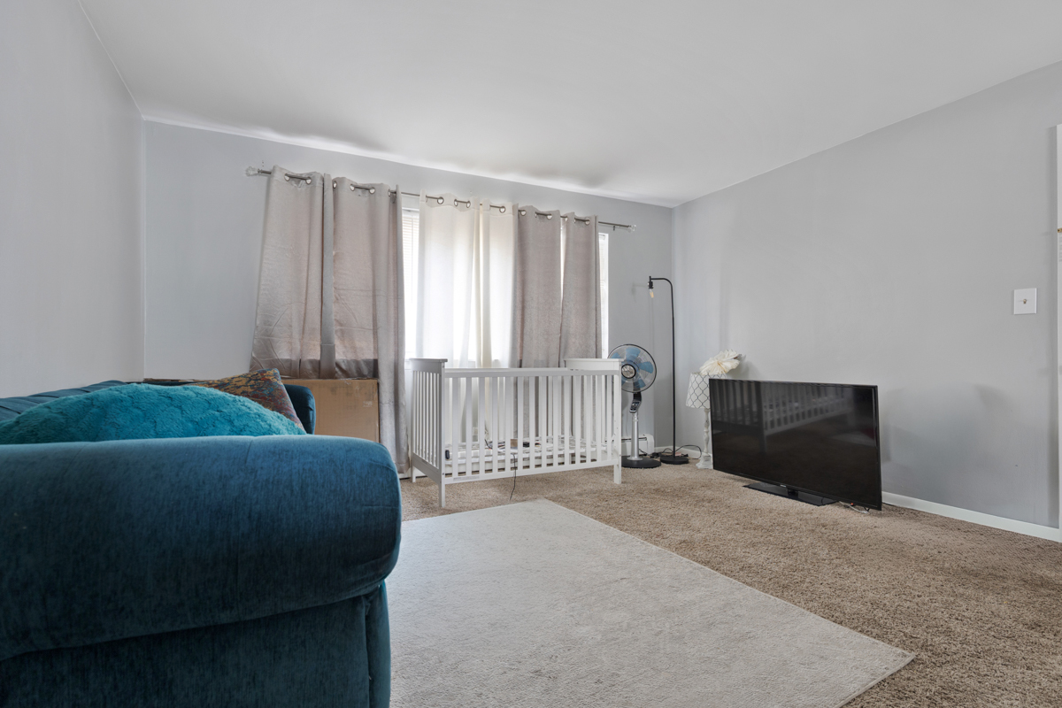 528 N Ardmore Avenue Property Photo 5