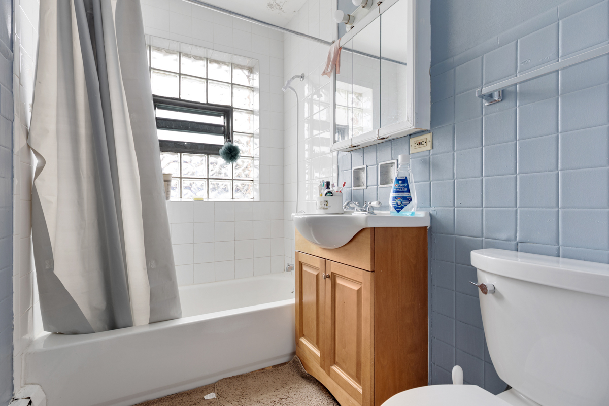 528 N Ardmore Avenue Property Photo 9