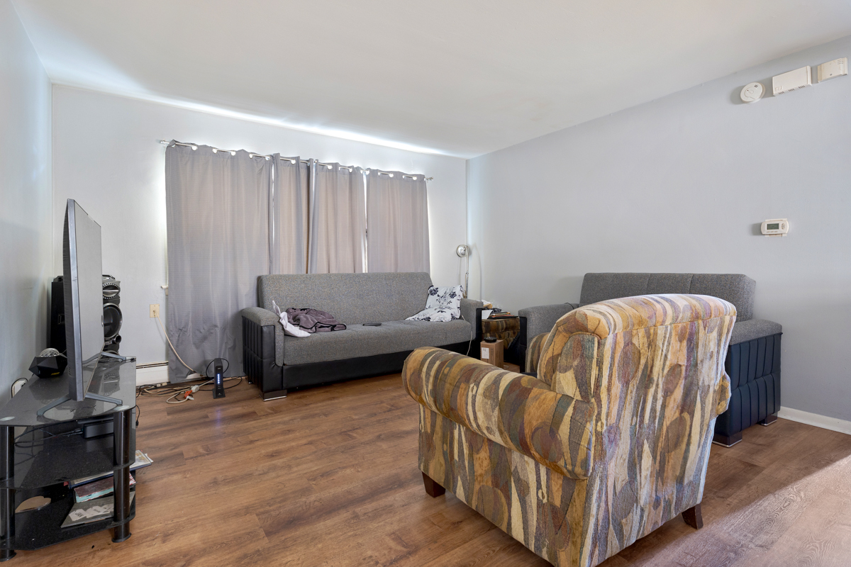 528 N Ardmore Avenue Property Photo 11