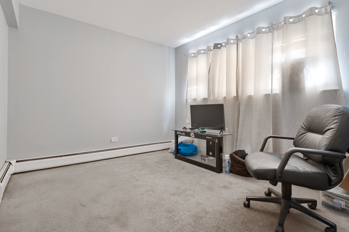 528 N Ardmore Avenue Property Photo 14