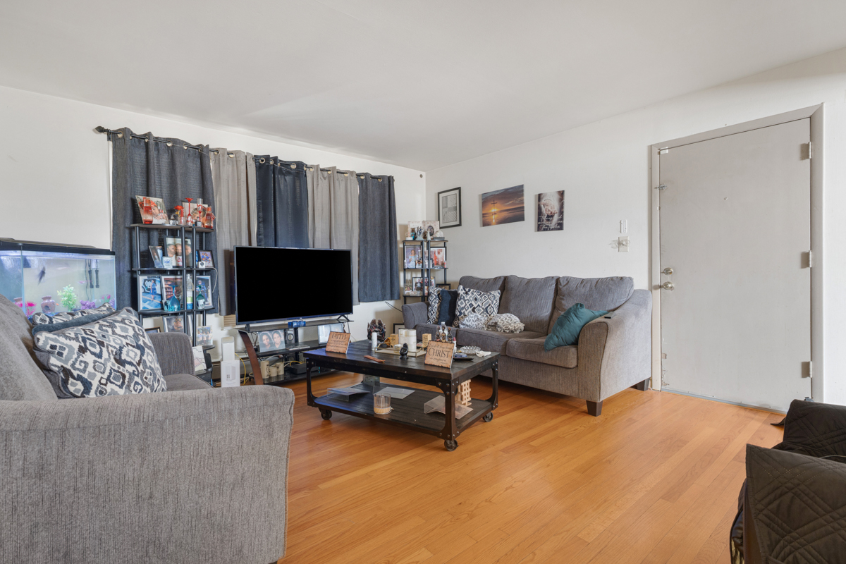 528 N Ardmore Avenue Property Photo 17