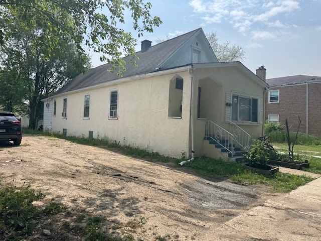 6561 N Seeley Avenue Property Photo 3