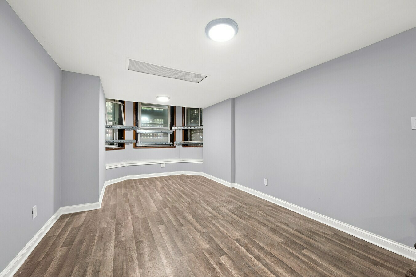 6837 S Clyde Avenue Property Photo 2