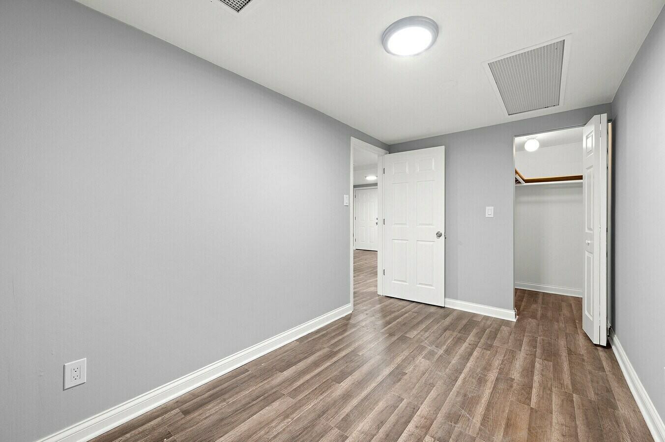 6837 S Clyde Avenue Property Photo 3