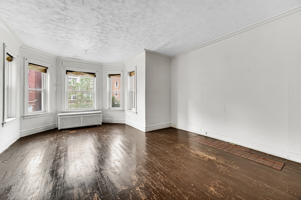 6837 S Clyde Avenue Property Photo 4