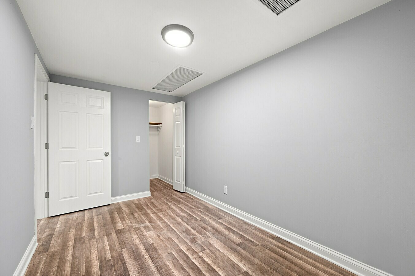 6837 S Clyde Avenue Property Photo 6