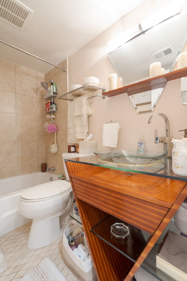 12821 S Kenneth Avenue B3 Property Photo 10
