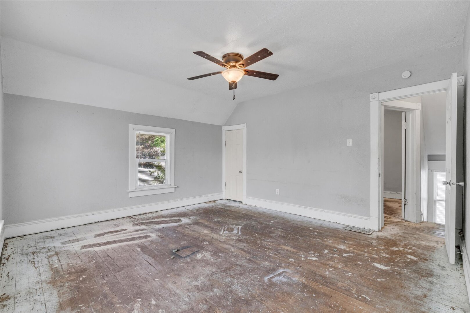 706 N Howell Street Property Photo 27