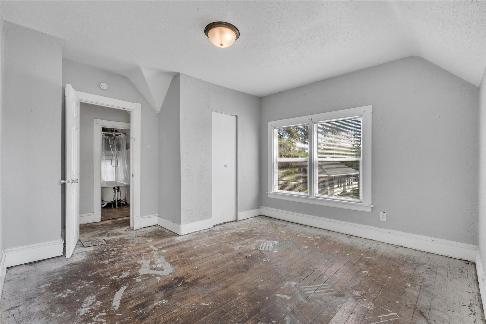 706 N Howell Street Property Photo 33