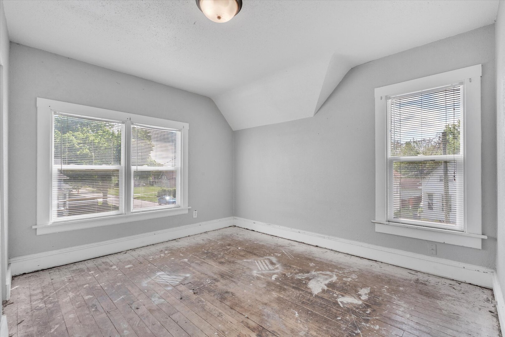 706 N Howell Street Property Photo 34