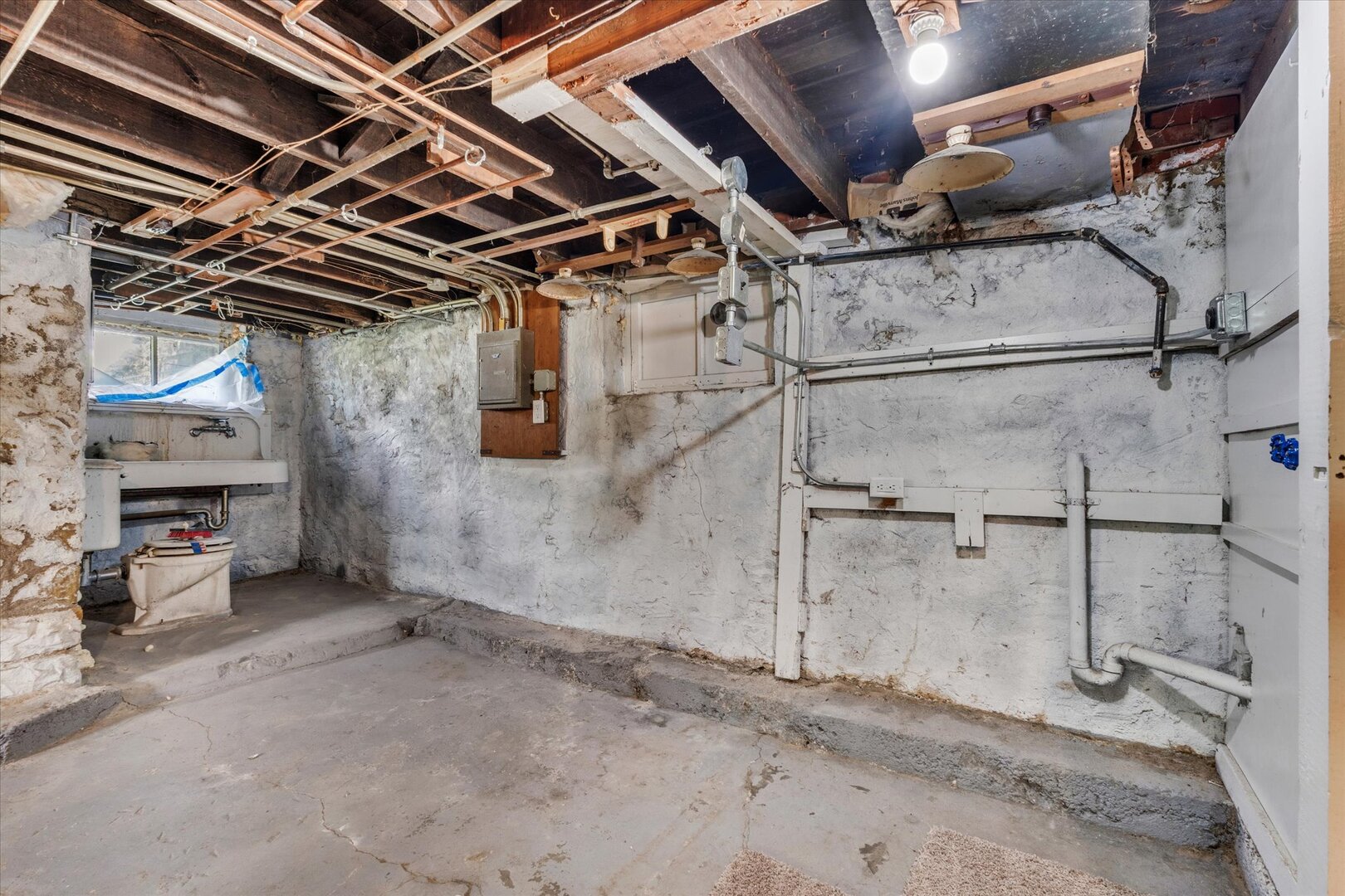 706 N Howell Street Property Photo 38