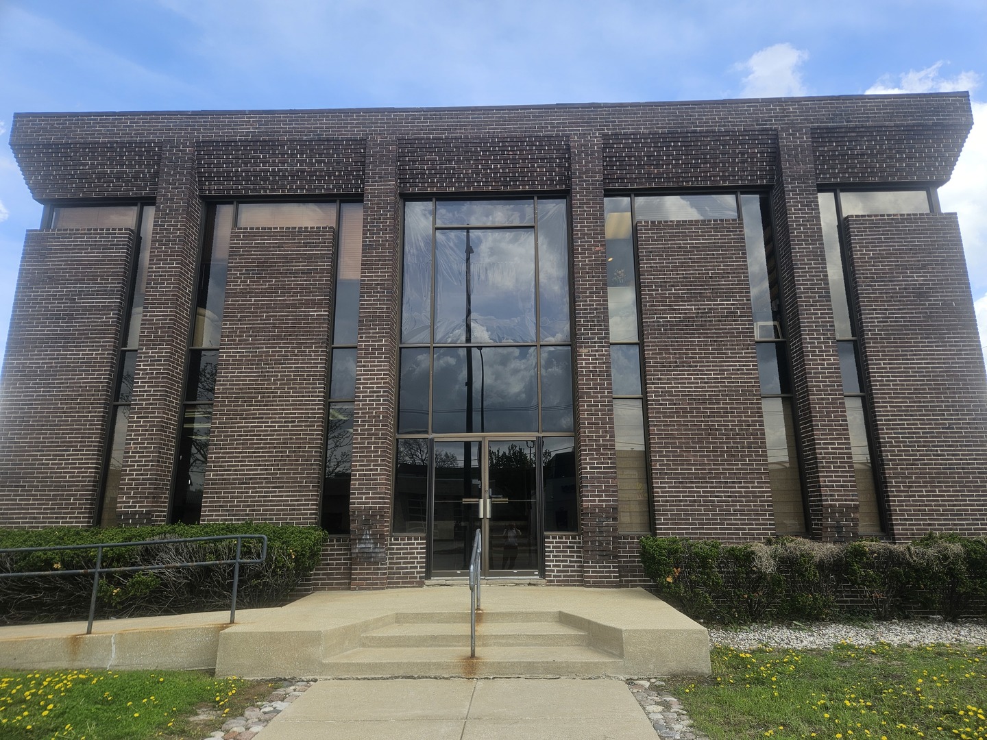8233 S Harlem Avenue Property Photo 1