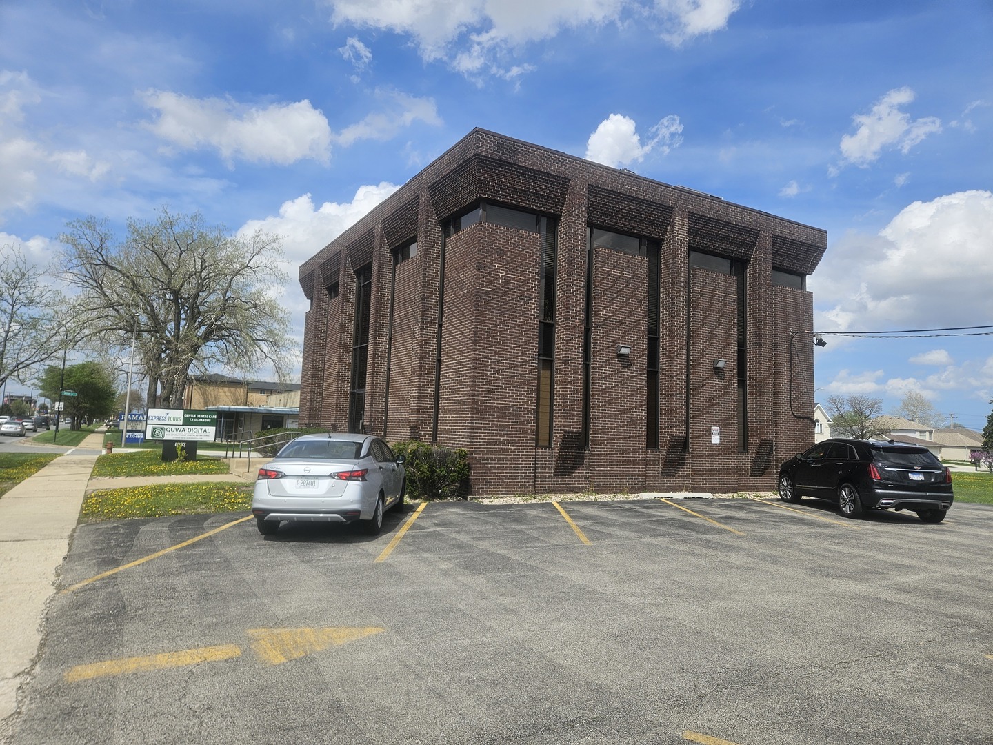 8233 S Harlem Avenue Property Photo 2