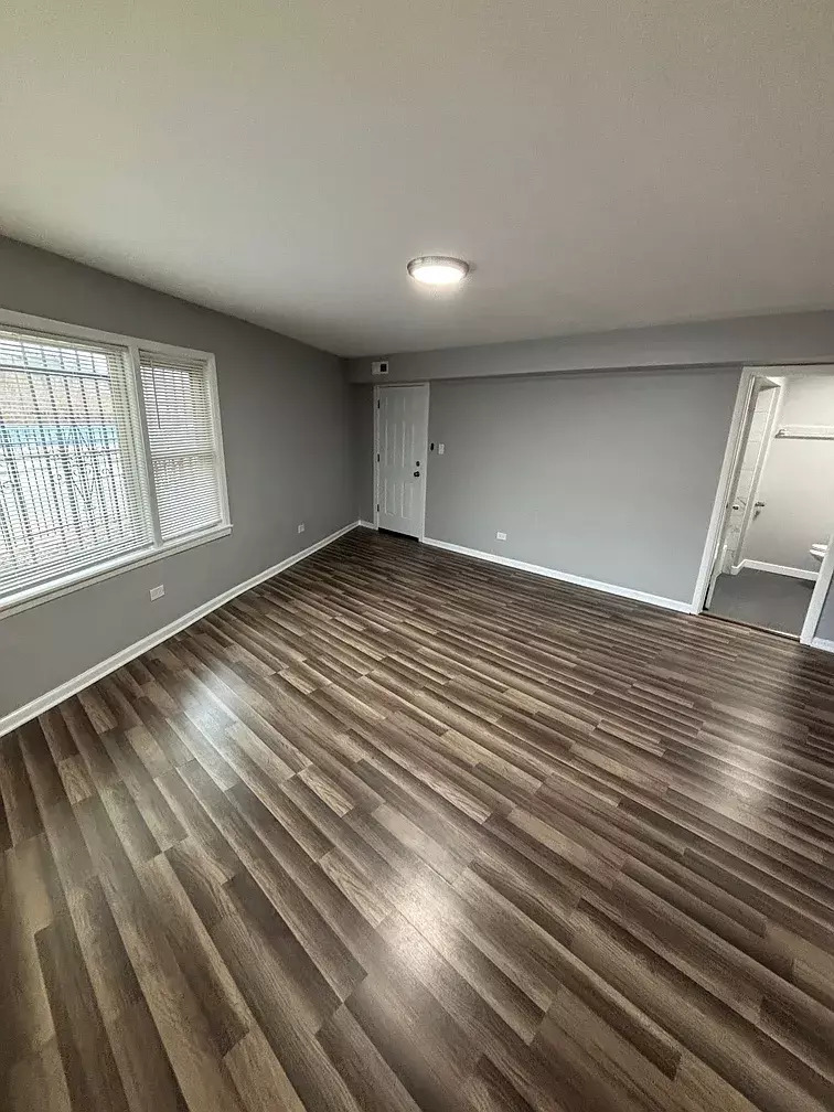 7800 S Exchange Avenue Property Photo 3