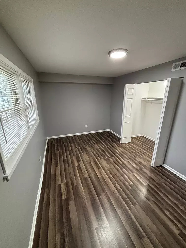 7800 S Exchange Avenue Property Photo 4