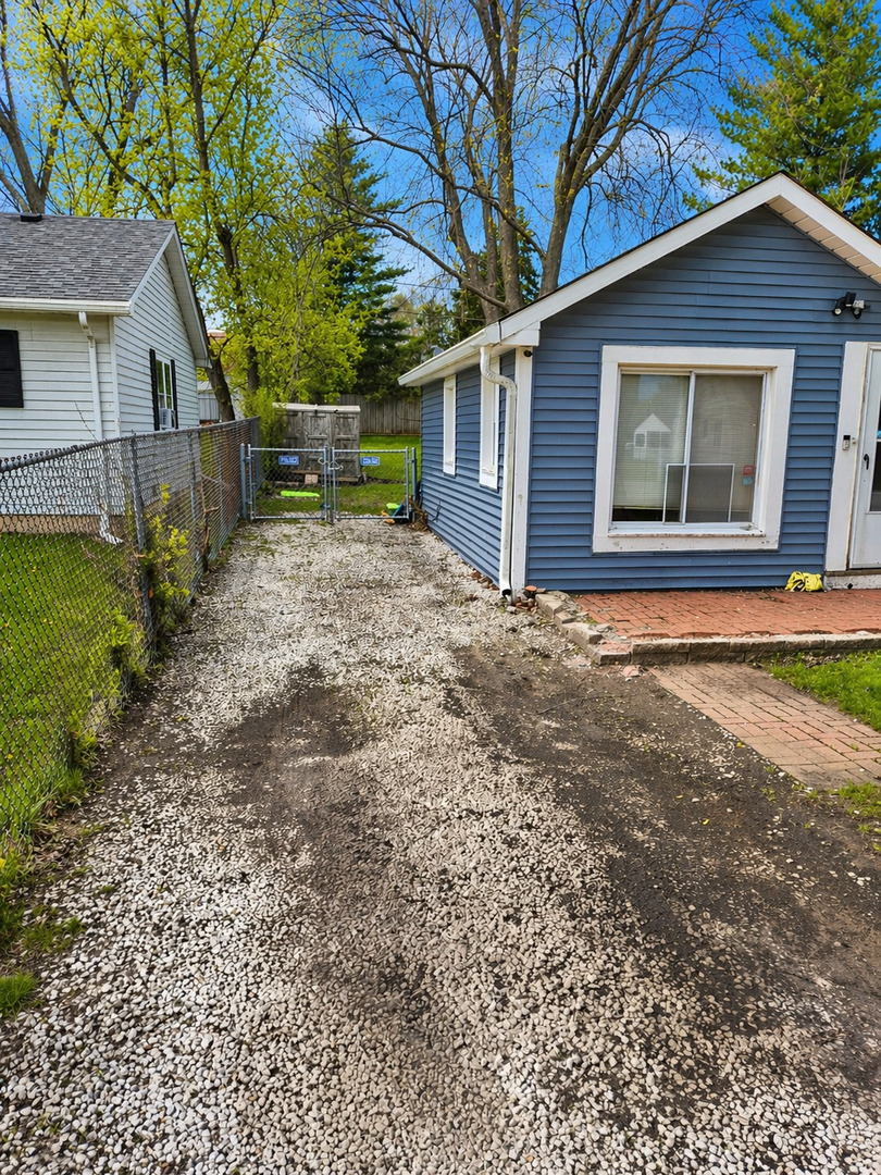 37854 Harper Avenue Property Photo 3