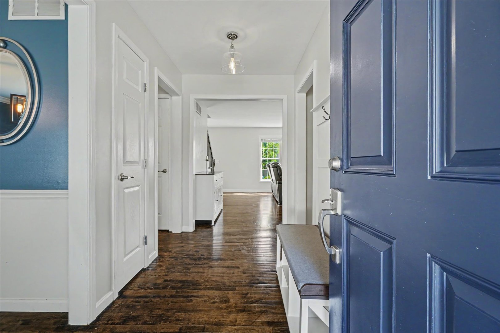 206 E Tomaras Avenue Property Photo 4