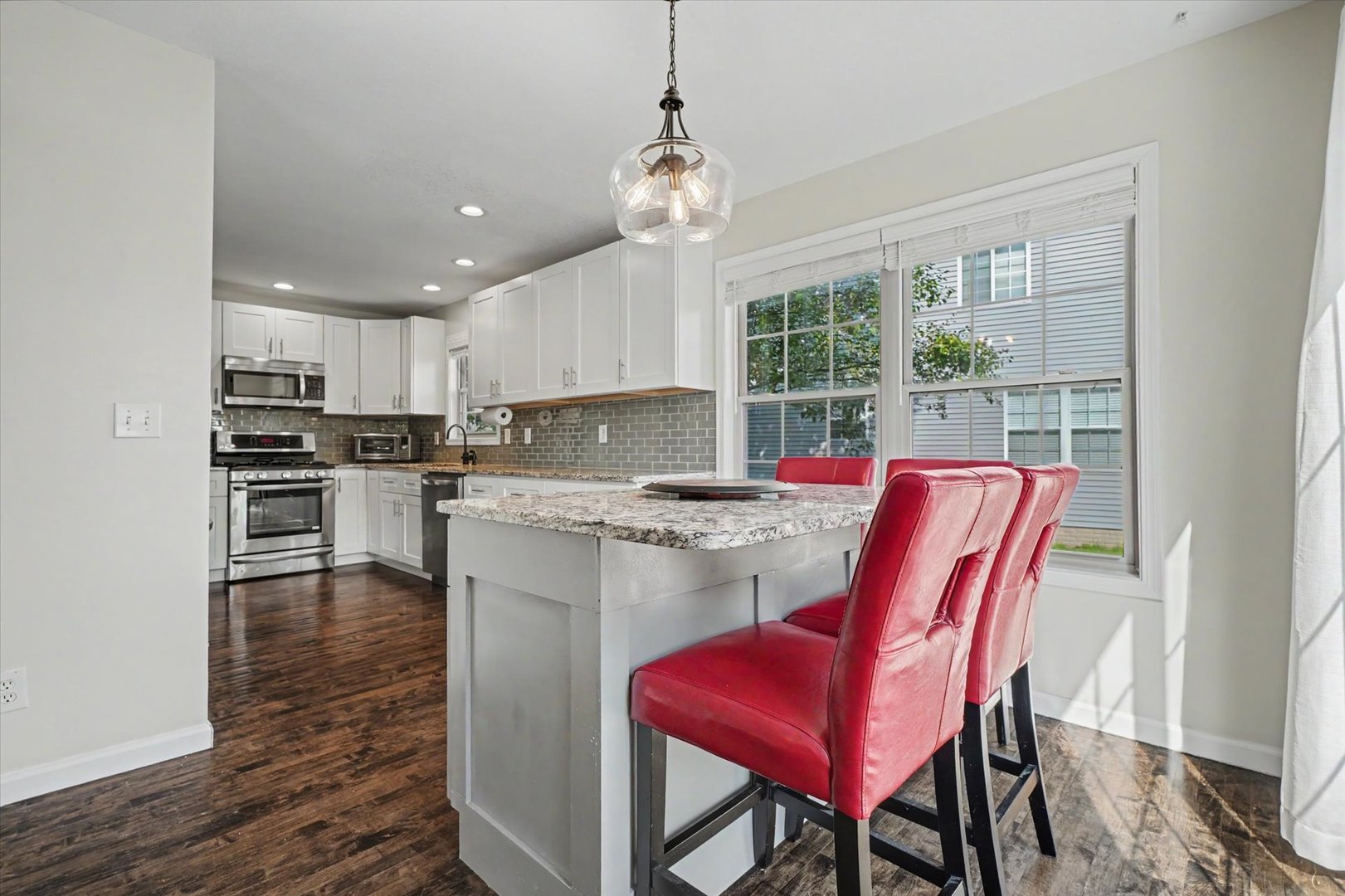 206 E Tomaras Avenue Property Photo 11