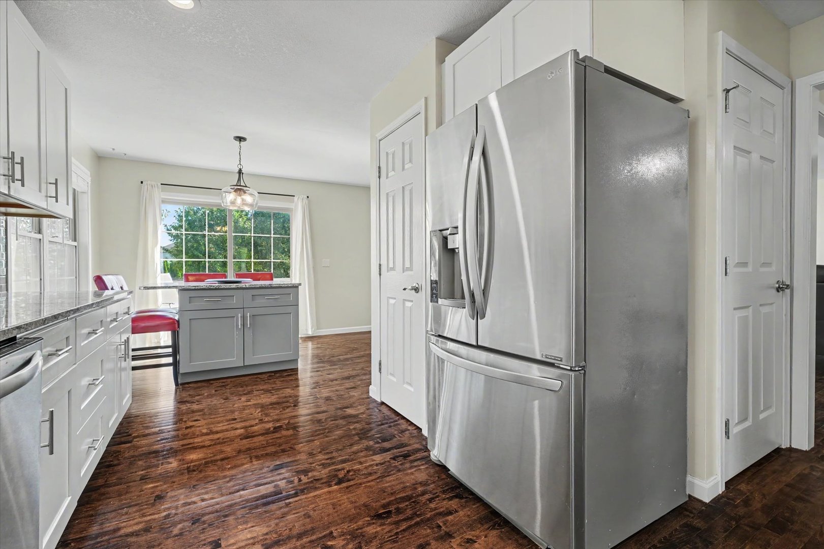 206 E Tomaras Avenue Property Photo 14