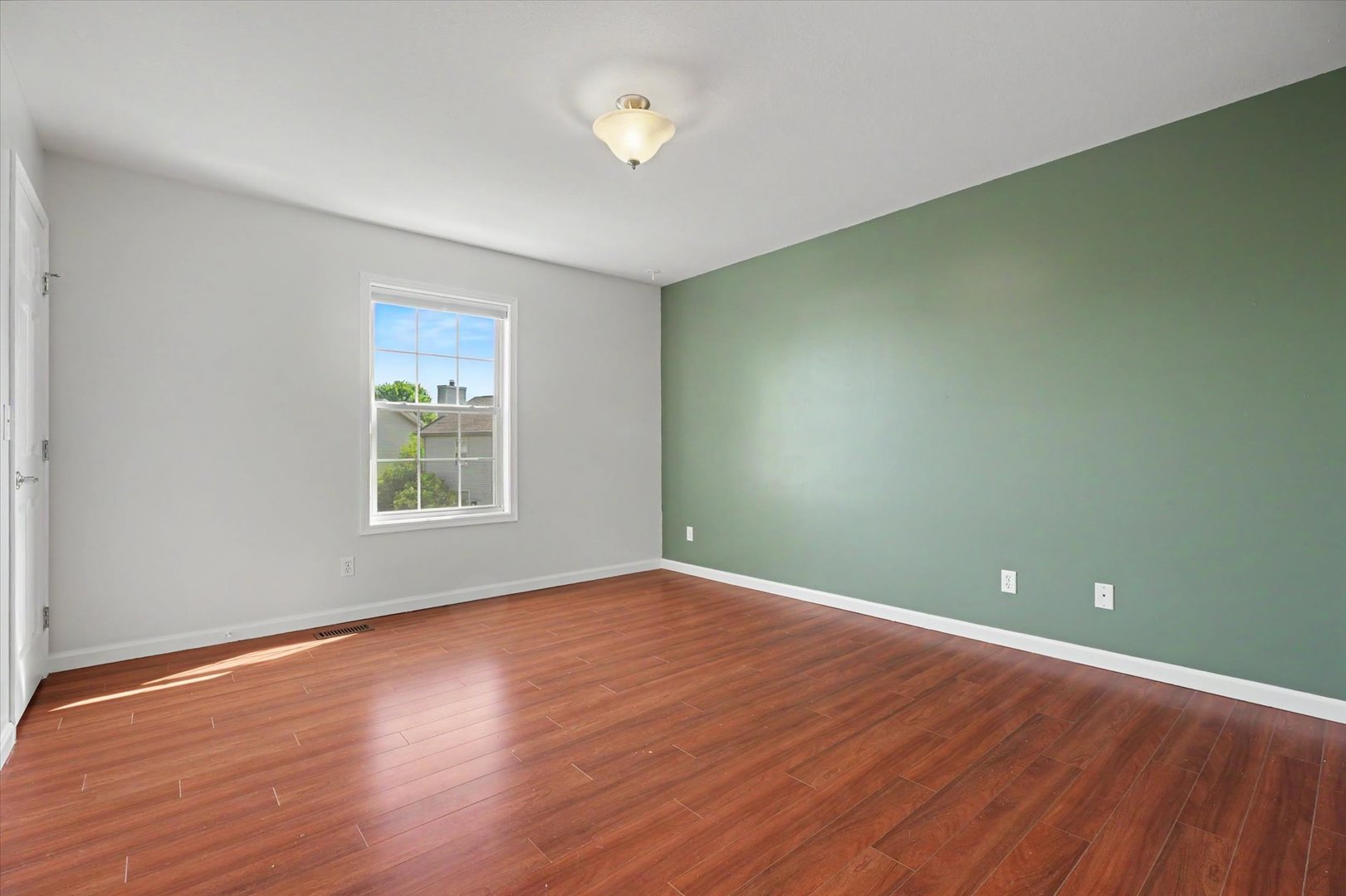 206 E Tomaras Avenue Property Photo 22
