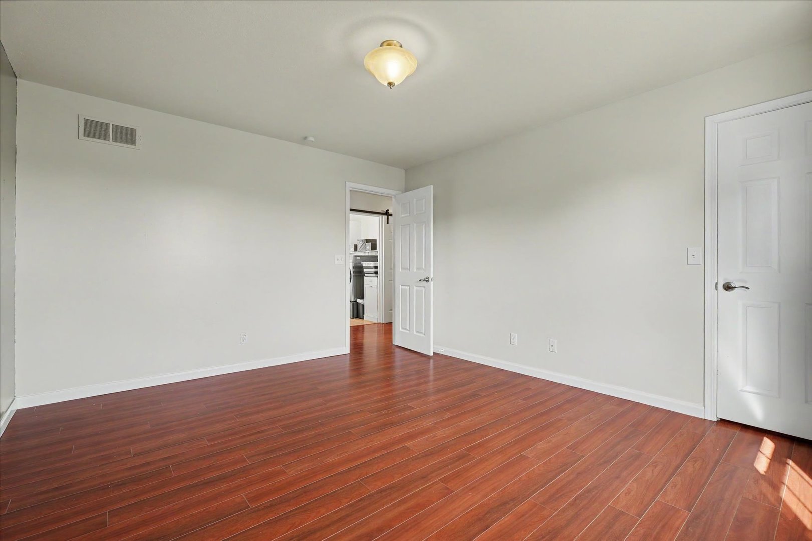 206 E Tomaras Avenue Property Photo 23
