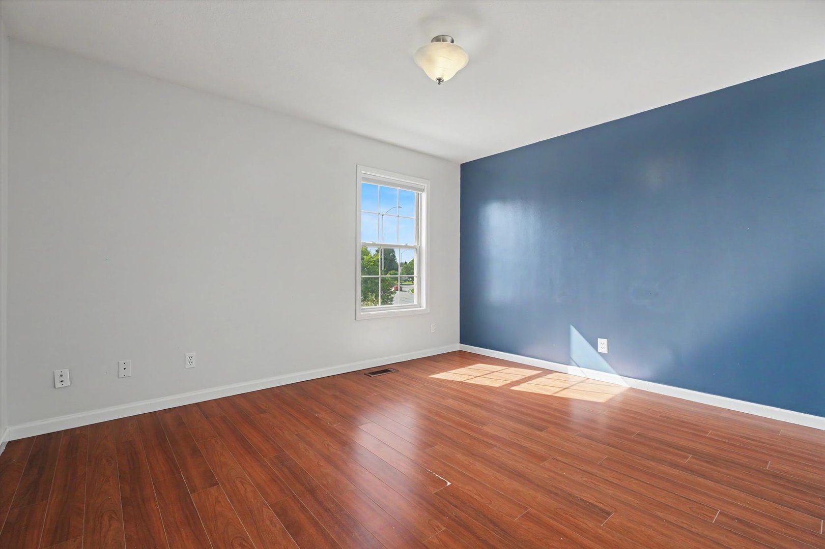 206 E Tomaras Avenue Property Photo 24