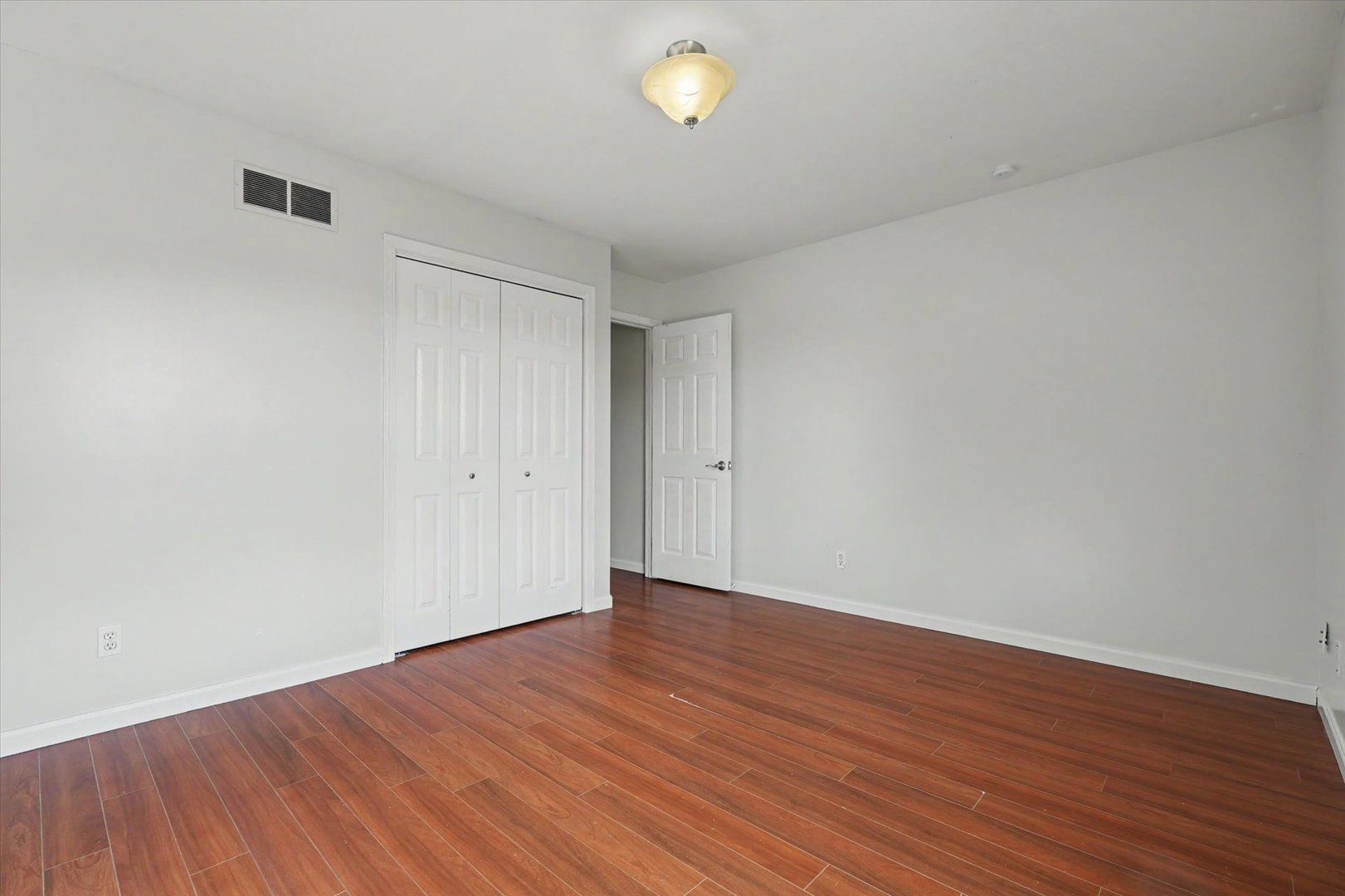 206 E Tomaras Avenue Property Photo 25