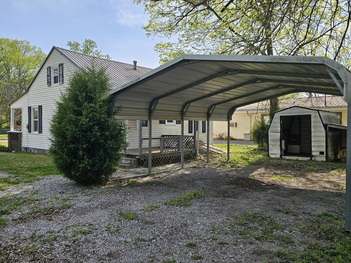 415 E Johnson Street Property Photo 4