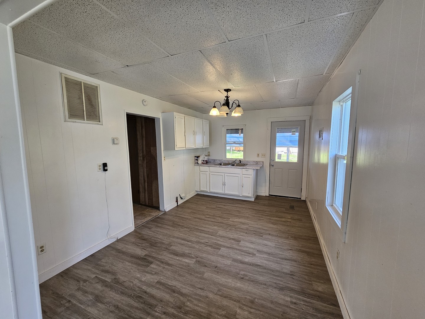 415 E Johnson Street Property Photo 8