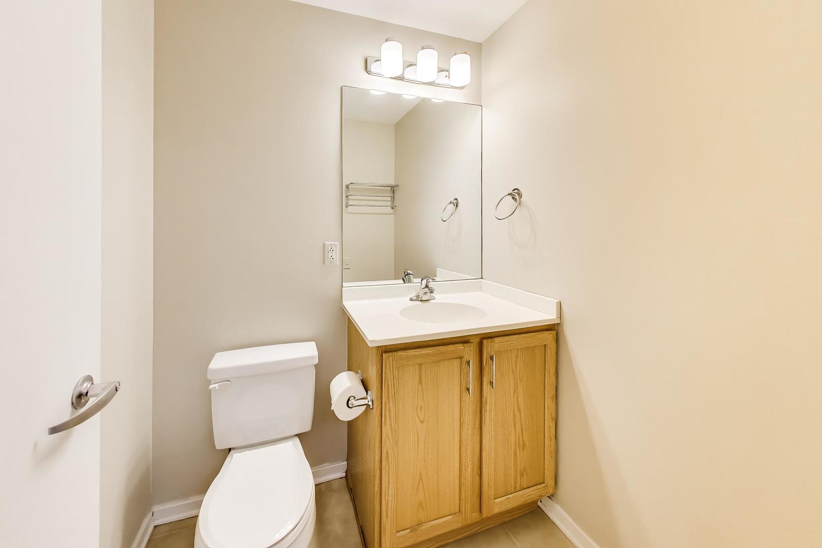 210 S Des Plaines Street 907 Property Photo 7
