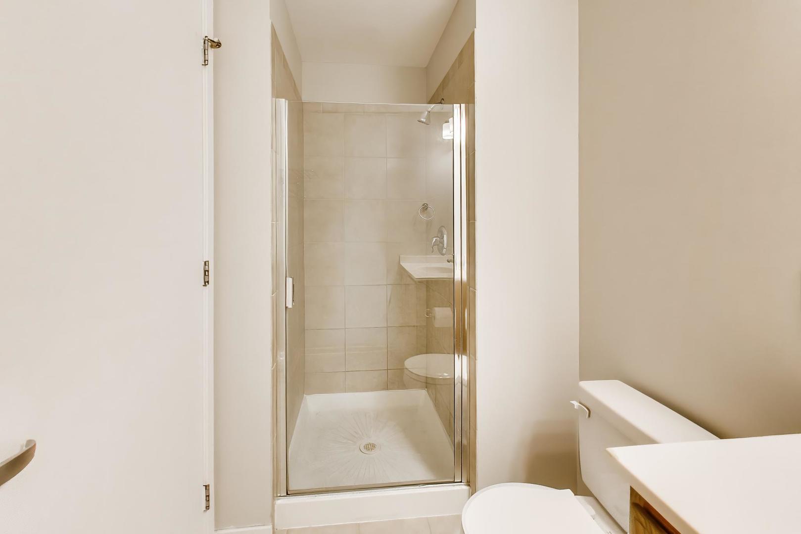 210 S Des Plaines Street 907 Property Photo 8