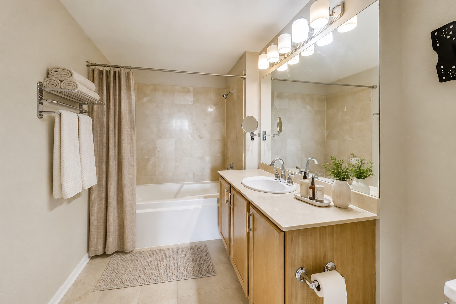 210 S Des Plaines Street 907 Property Photo 10