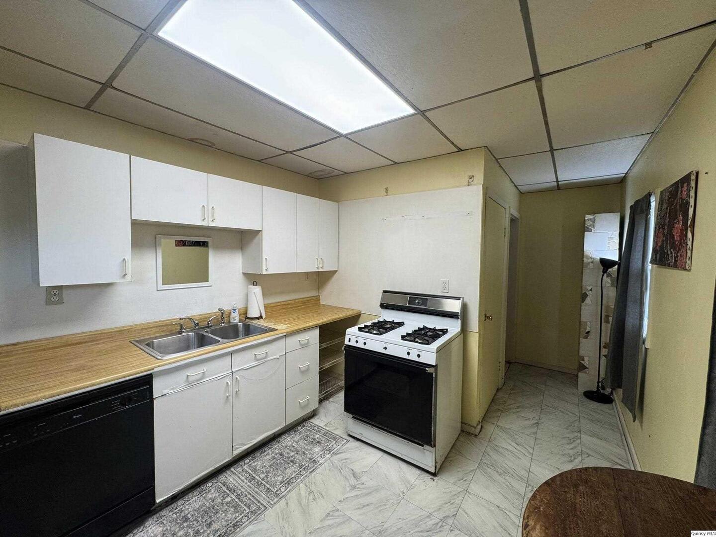 608 Adams Property Photo 5