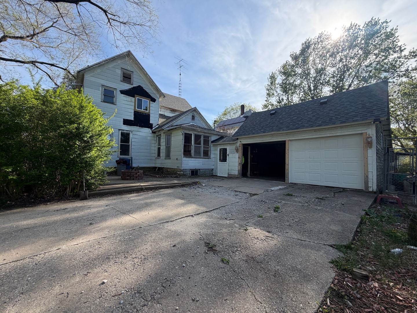 385 E Main Street Property Photo 4