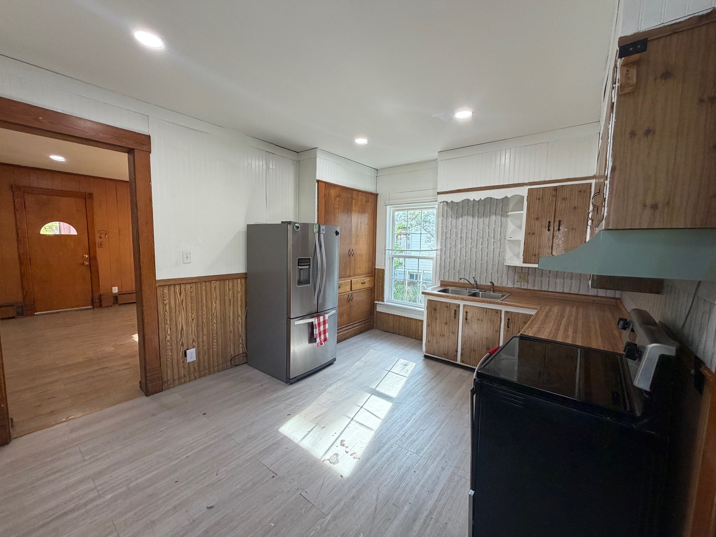385 E Main Street Property Photo 14