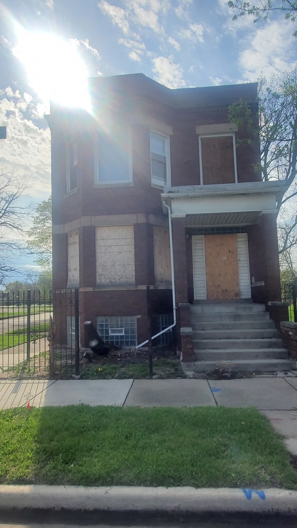 5258 S Emerald Avenue Property Photo 1