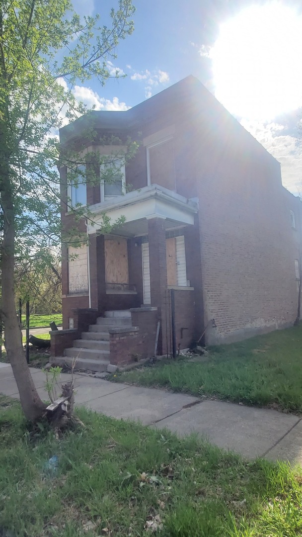 5258 S Emerald Avenue Property Photo 2