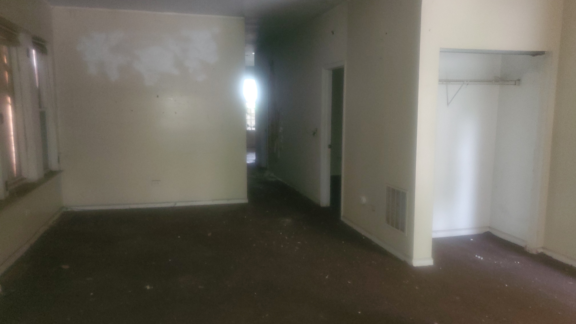 5258 S Emerald Avenue Property Photo 8