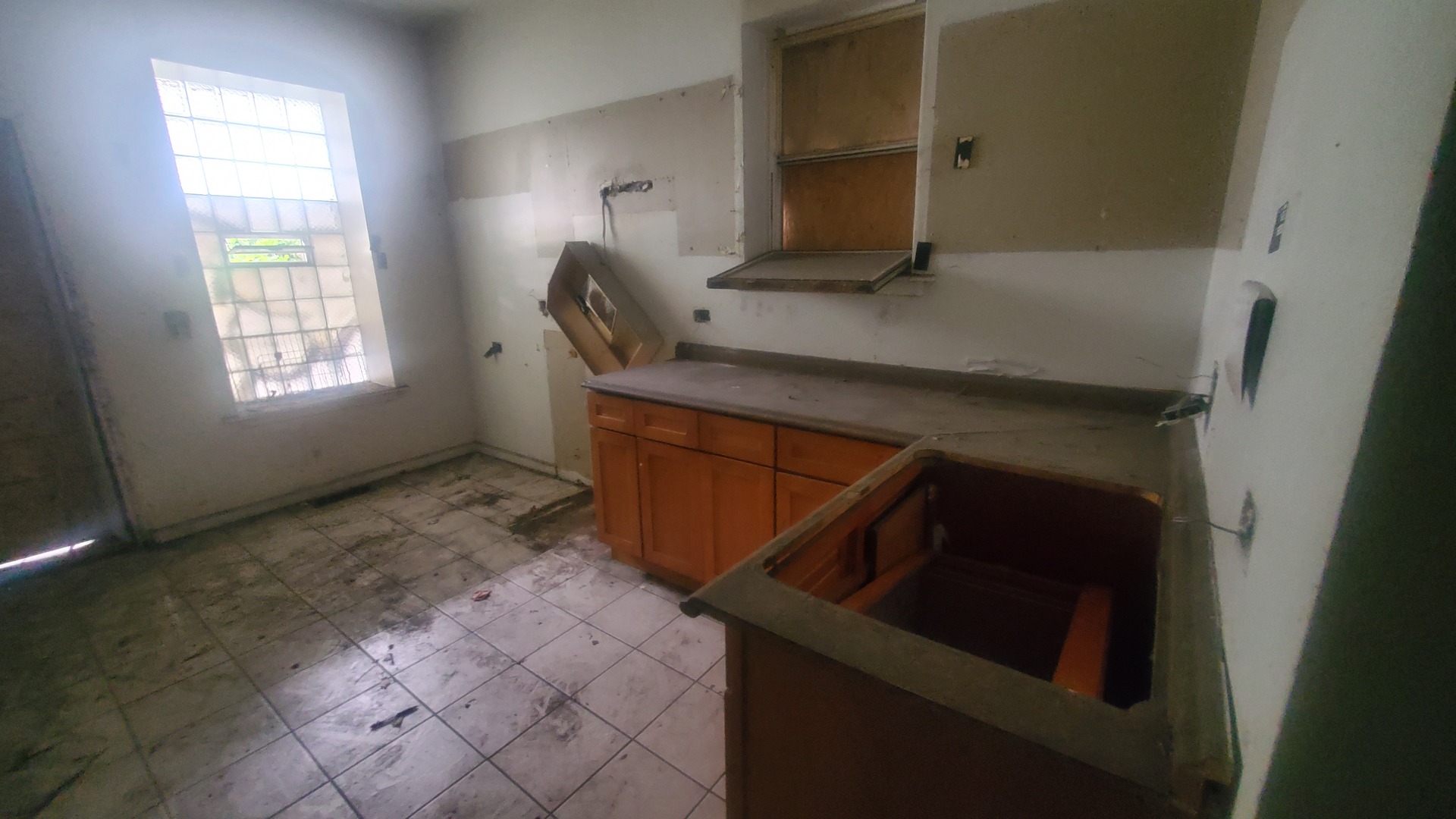 5258 S Emerald Avenue Property Photo 10
