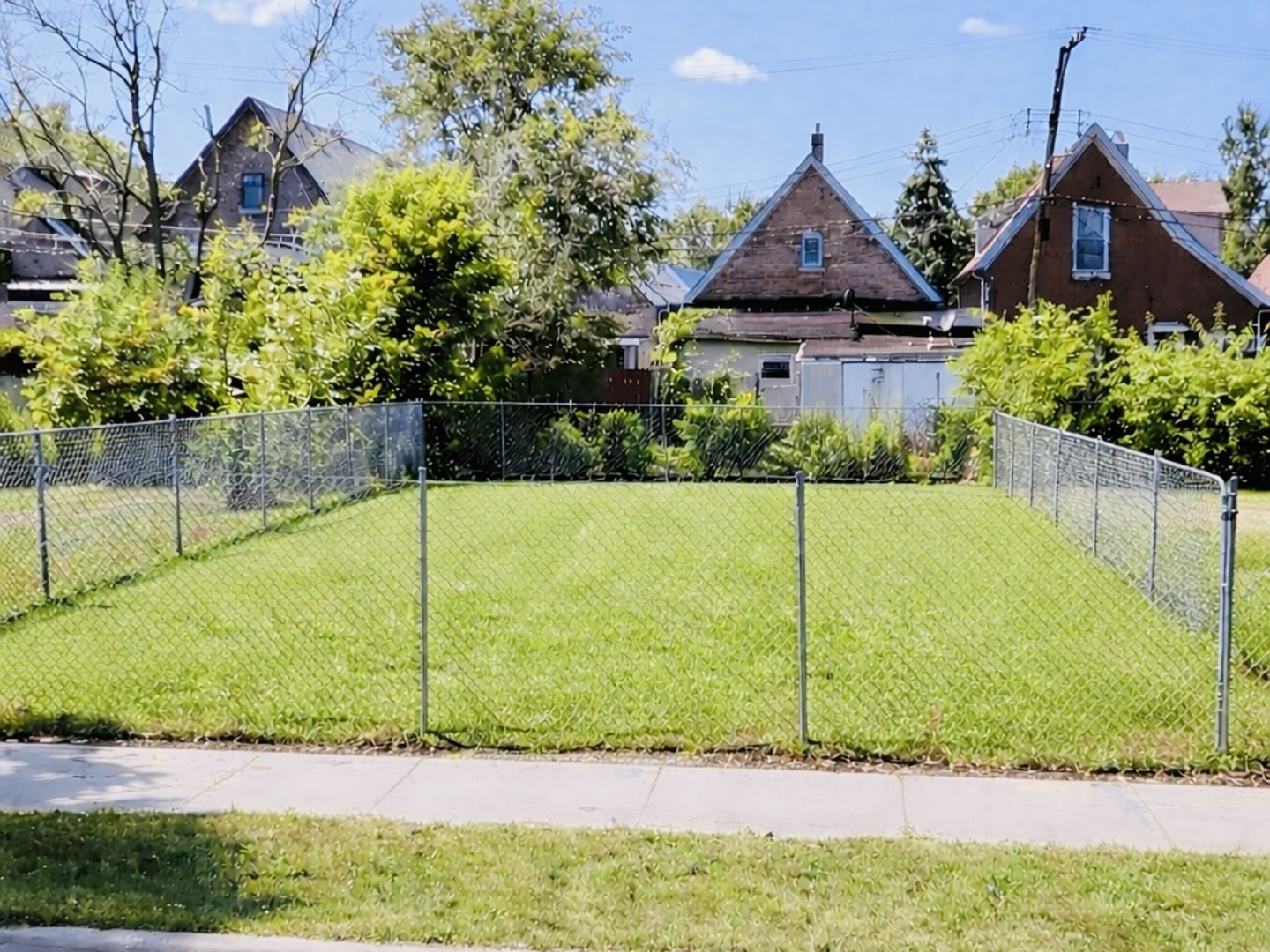 1330 S Oakley Avenue Property Photo 1