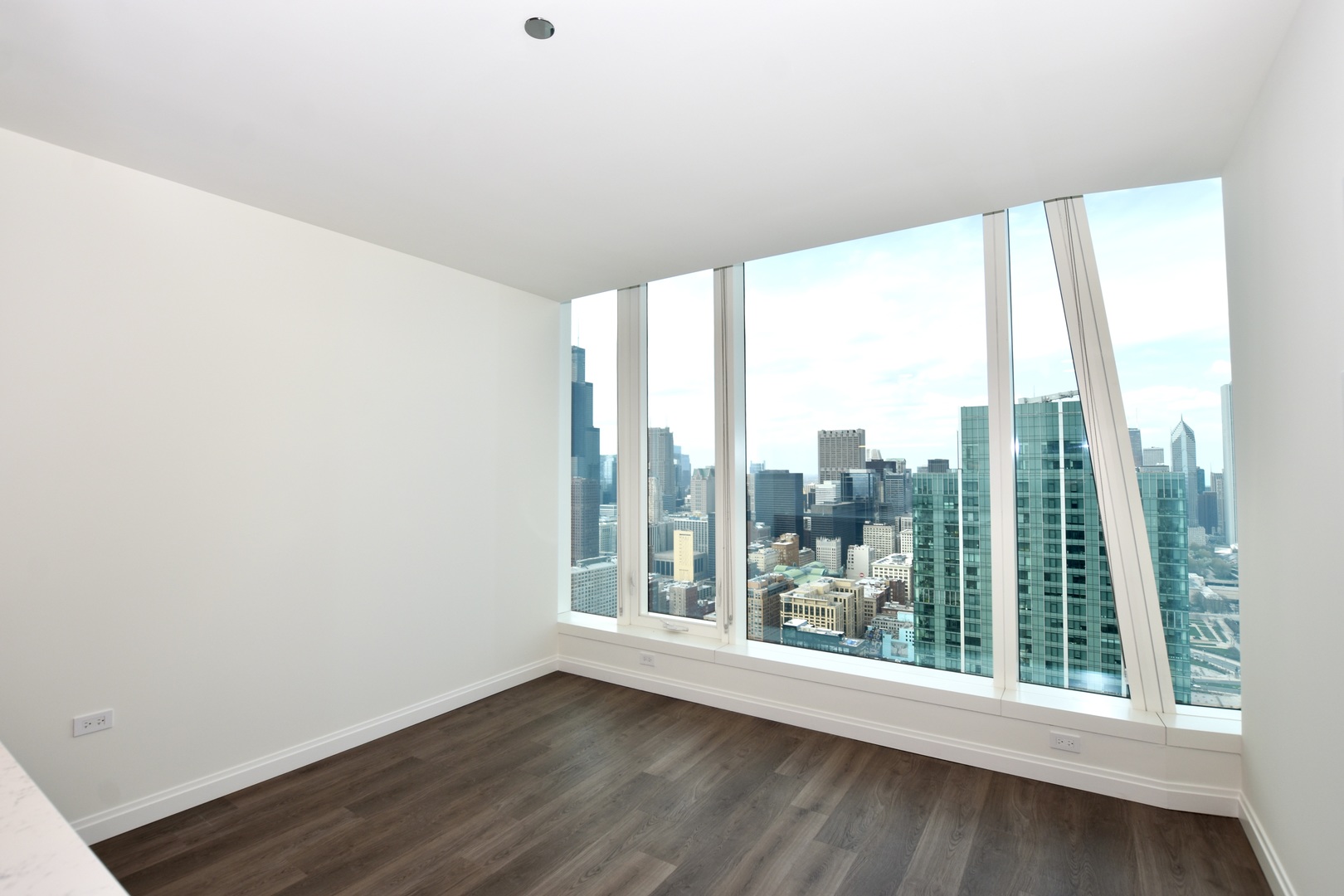 1000 S Michigan Avenue 5402 Property Photo 9