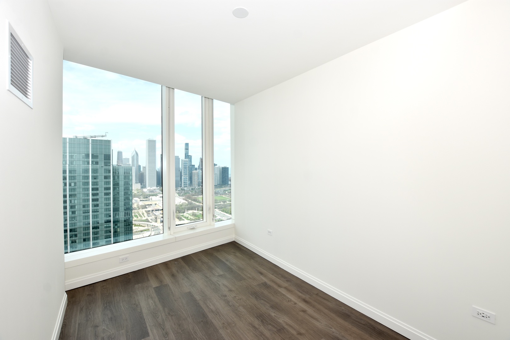1000 S Michigan Avenue 5402 Property Photo 17