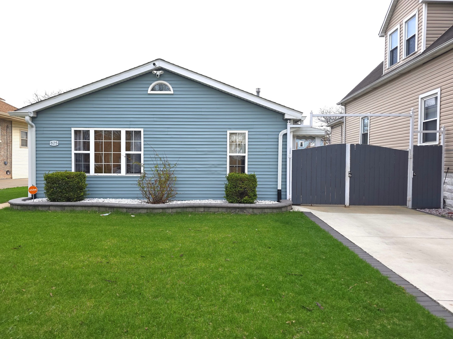 625 S 14th Avenue Property Photo 2