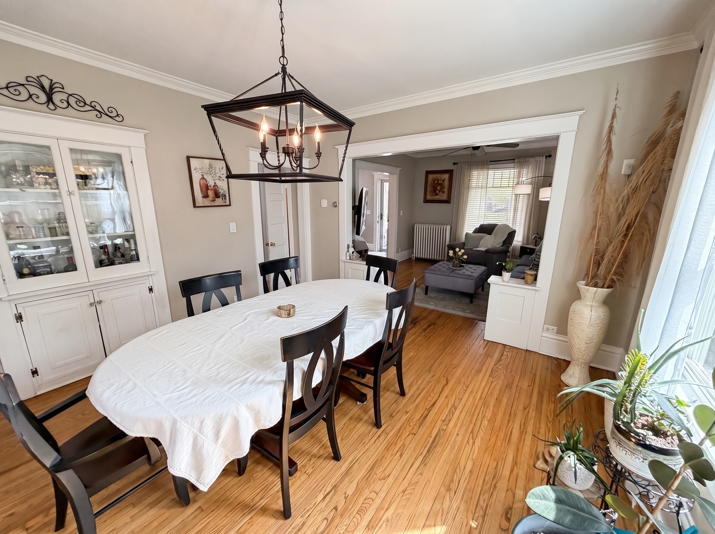 211 N Batavia Avenue Property Photo 6