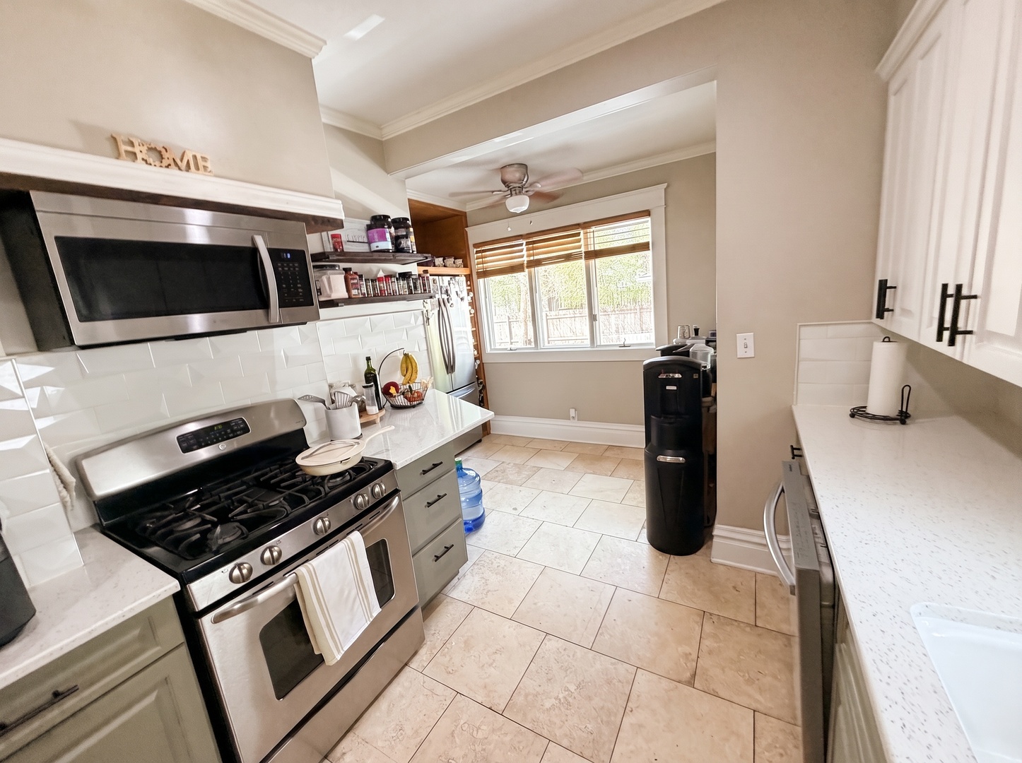 211 N Batavia Avenue Property Photo 7