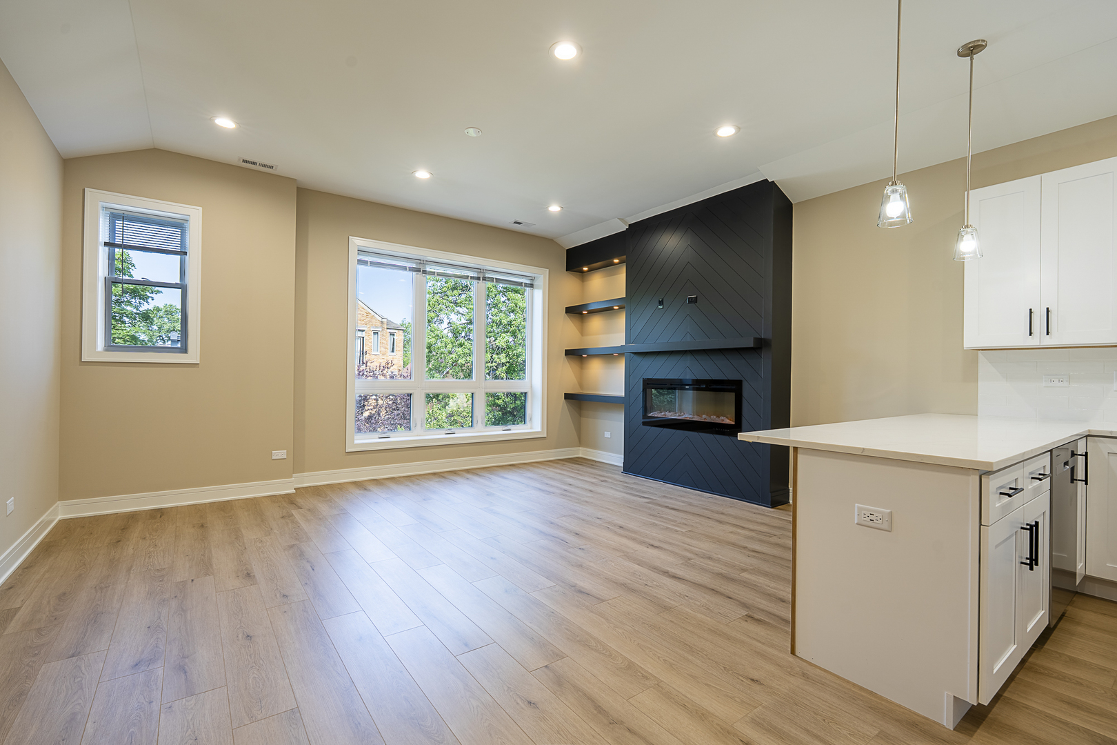 6621 S Drexel Avenue Property Photo 3